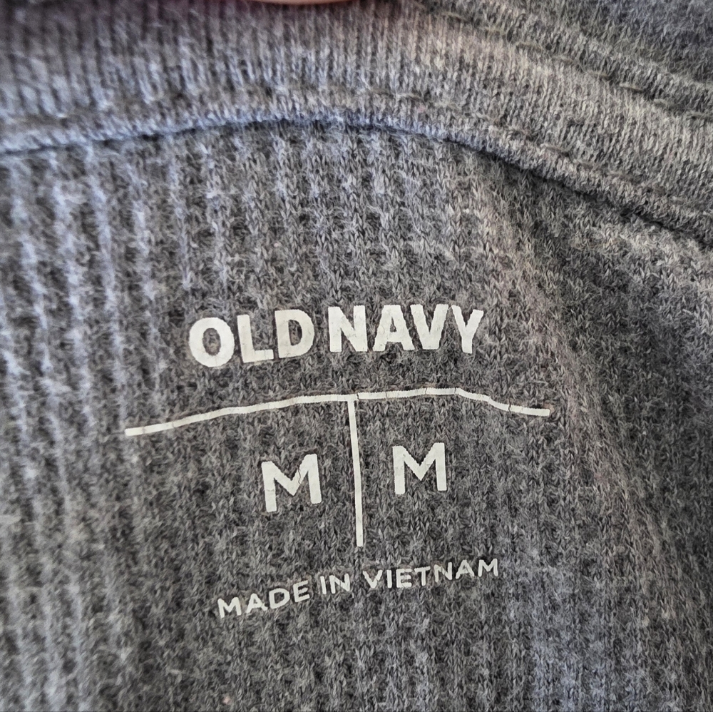 Old Navy Women's Waffle Knit Gray Long Sleeve Pug Dog Top ~ Size M - Picture 5 of 7